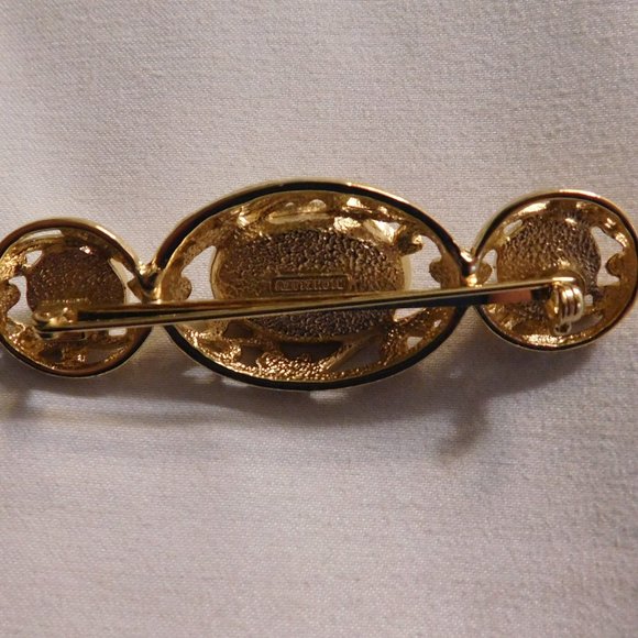 Vintage Richelieu Pearl Gold Tone Brooch - Picture 3 of 5